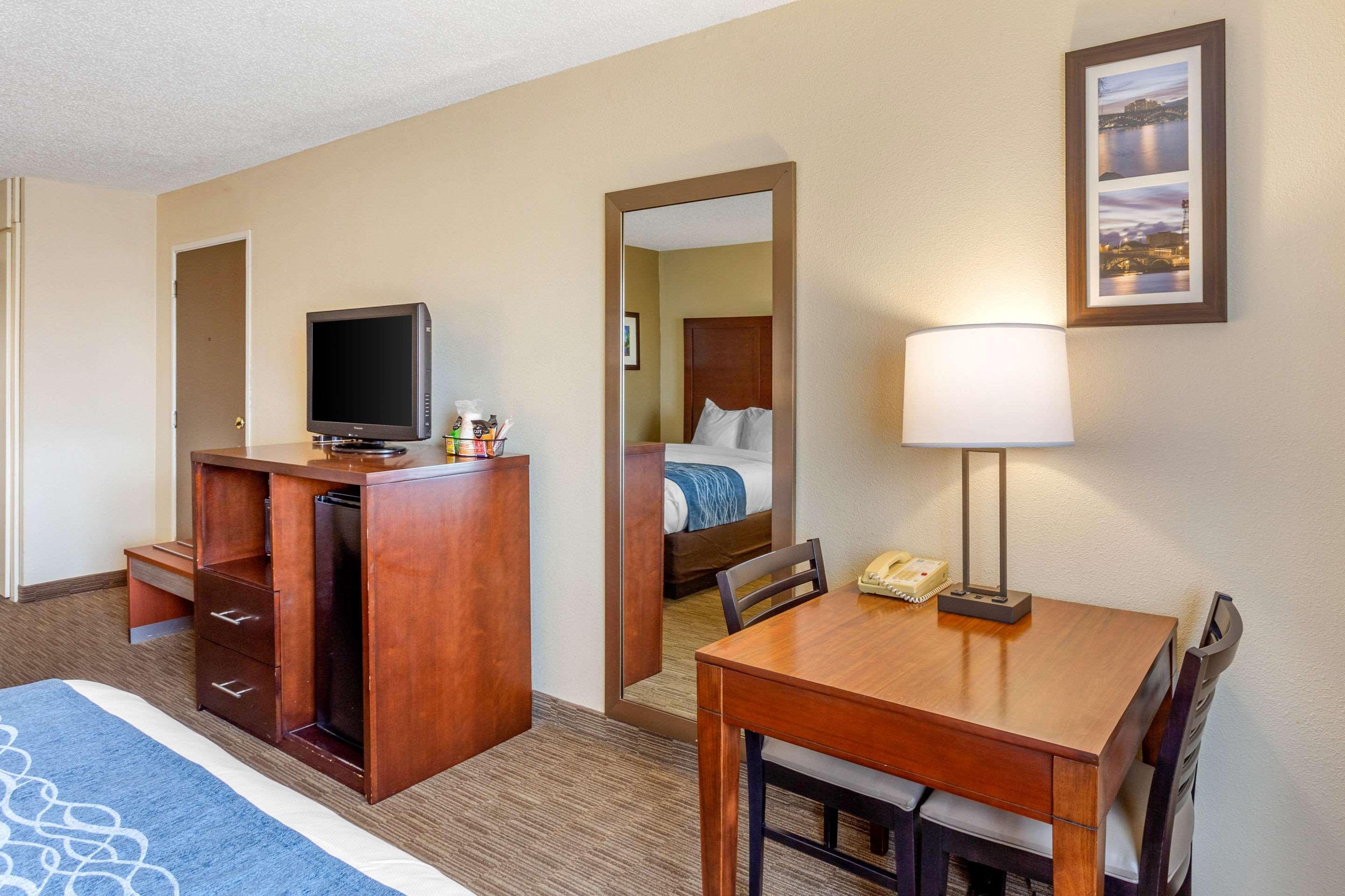 Comfort Inn Rockford Near Casino District Экстерьер фото